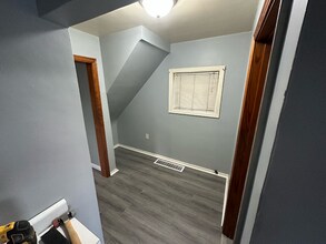 206 Thompson Ave in Donora, PA - Foto de edificio - Building Photo