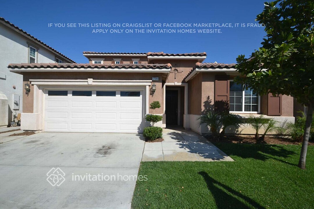 17044 Hackberry Ln in Fontana, CA - Building Photo