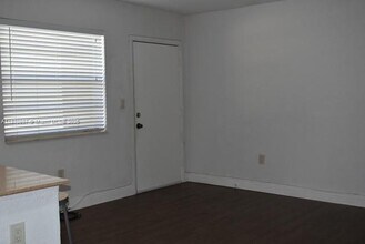 1975 NE 135th St in North Miami, FL - Building Photo - Building Photo