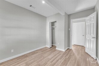 832 W 44th St, Unit 832 W 44th St in Savannah, GA - Foto de edificio - Building Photo
