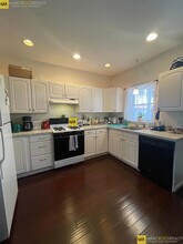 112 W 7th St, Unit 1 in Boston, MA - Building Photo - Building Photo