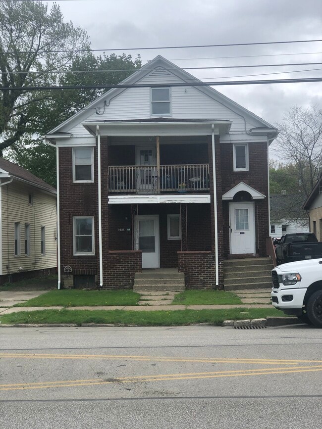 1033 E 28th St, Unit 2 1033
