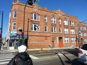 2350 W Augusta Blvd in Chicago, IL - Building Photo - Building Photo
