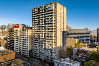 Le 2100 in Montréal, QC - Foto de edificio - Building Photo