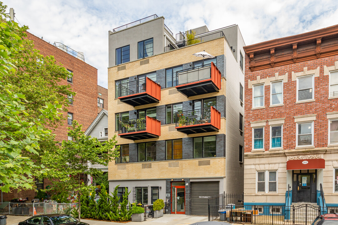 195-200 Hawthorne St in Brooklyn, NY - Foto de edificio