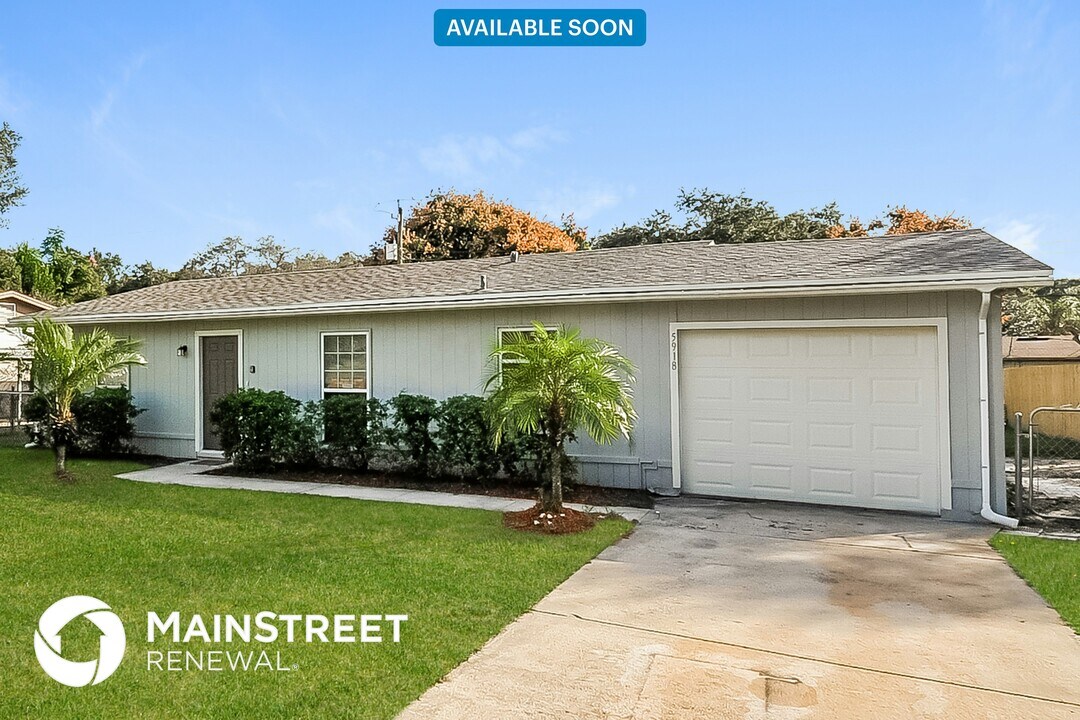 5918 Crews Lake Rd in Lakeland, FL - Building Photo