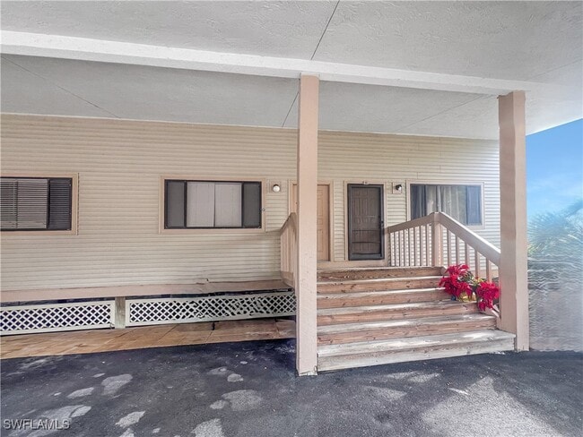 13532 Siesta Pines Ct in Ft. Myers, FL - Foto de edificio - Building Photo