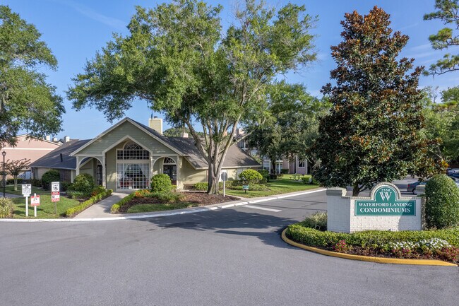 Waterford Landing Condominiums in Orlando, FL - Foto de edificio - Building Photo