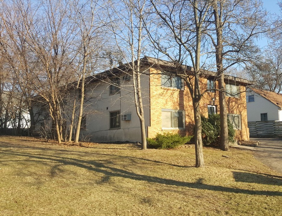 4733 University Ave in Columbia Heights, MN - Building Photo