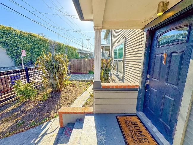 835 35th St, Unit 1 in Oakland, CA - Building Photo - Building Photo