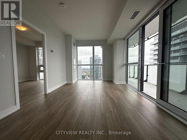 430-3430 Square One Dr in Mississauga, ON - Building Photo - Building Photo