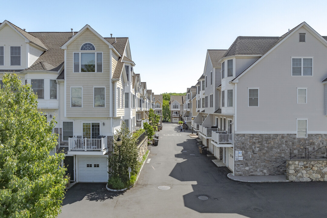 RES Condos in Stamford, CT - Building Photo