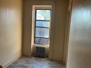179 Hart St, Unit Unit1 in Brooklyn, NY - Building Photo - Building Photo