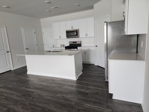Room in Townhome on Old Battle Bridge Rd in Wendell, NC - Building Photo - Building Photo
