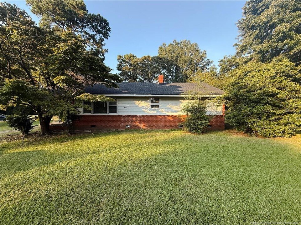 4216 Rosehill Rd in Fayetteville, NC - Building Photo