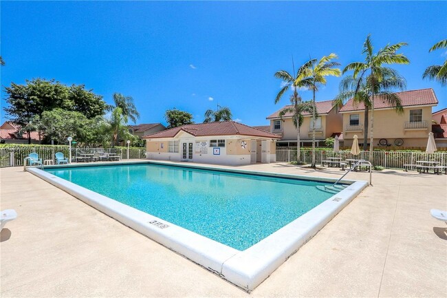 15253 SW 111th St in Miami, FL - Building Photo - Building Photo