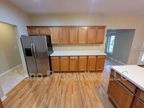 16 Secretariat Ln in Saratoga Springs, NY - Building Photo - Building Photo