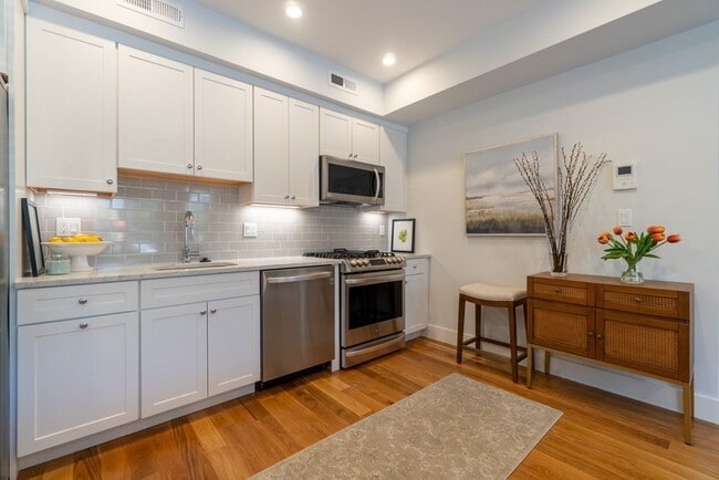 874 South St in Boston, MA - Building Photo - Building Photo