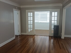 127-129 E 46th St in Kansas City, MO - Building Photo