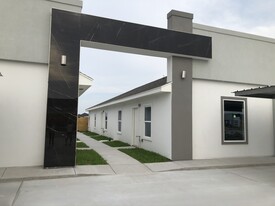 1417 S Flag St, Unit Apt 4 in Pharr, TX - Building Photo