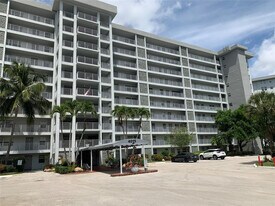 4015 W Palm Aire Dr in Pompano Beach, FL - Building Photo