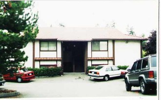 24327 27th Ave S in Des Moines, WA - Building Photo