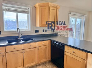 1628 Sun Hill Loop in Pocatello, ID - Building Photo - Building Photo