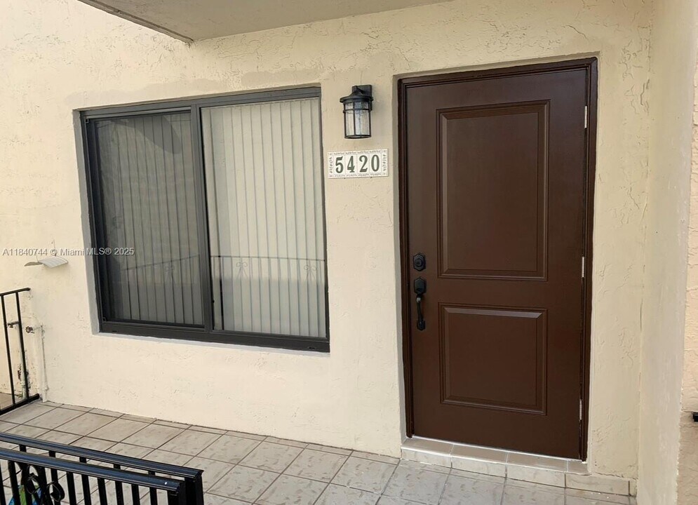 5420 W 26th Ave in Hialeah, FL - Building Photo