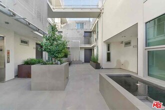 8210 Fountain Ave in West Hollywood, CA - Building Photo - Building Photo