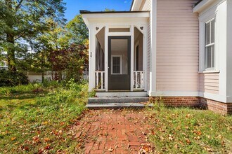 34 Thoreau St in Concord, MA - Foto de edificio - Building Photo