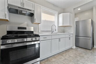 7819 S Cornell Ave in Chicago, IL - Building Photo - Building Photo