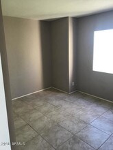 4623 E Southgate Ave in Phoenix, AZ - Foto de edificio - Building Photo