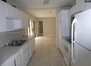 6895 Loch Ness Dr in Miami Lakes, FL - Building Photo - Building Photo