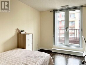 27 Rean Dr in Toronto, ON - Building Photo - Building Photo