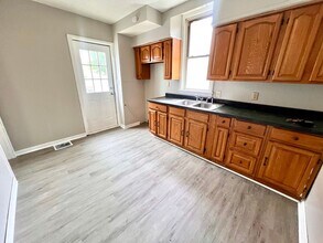 2011 7th Ave, Unit A in Beaver Falls, PA - Building Photo - Building Photo