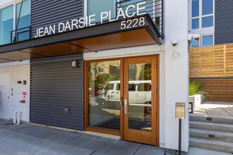 Jean Darsie Place in Seattle, WA - Building Photo - Building Photo