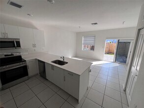 17964 SW 358th St in Homestead, FL - Foto de edificio - Building Photo