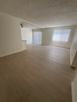 6925 Haskell Ave in Los Angeles, CA - Building Photo