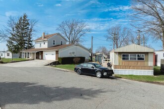 Edgewood Estates in Fort Wayne, IN - Building Photo - Building Photo