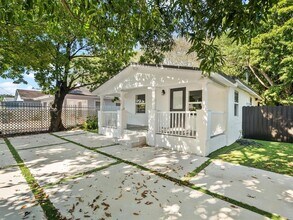 1829 NW 62nd Terrace in Miami, FL - Foto de edificio - Building Photo