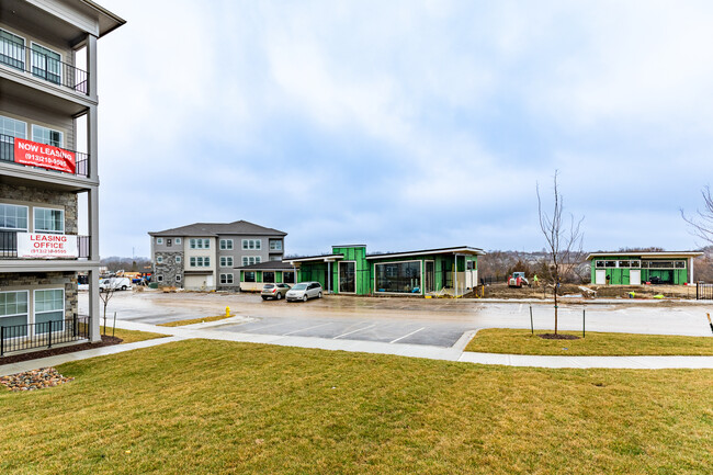 Parkview Apartments in Olathe, KS - Building Photo - Building Photo