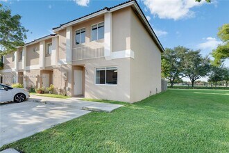 13922 SW 178th St in Miami, FL - Building Photo - Building Photo