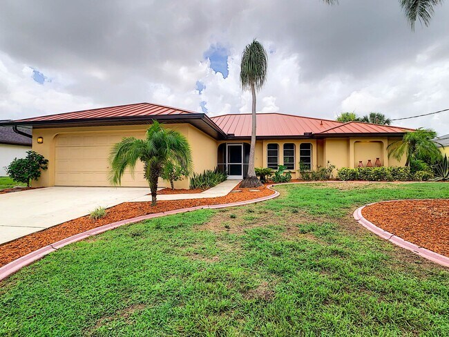 2375 Bendway Dr in Port Charlotte, FL - Foto de edificio - Building Photo