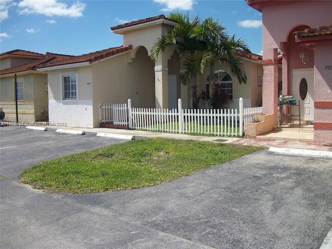 9307 NW 121st St in Hialeah Gardens, FL - Building Photo - Building Photo