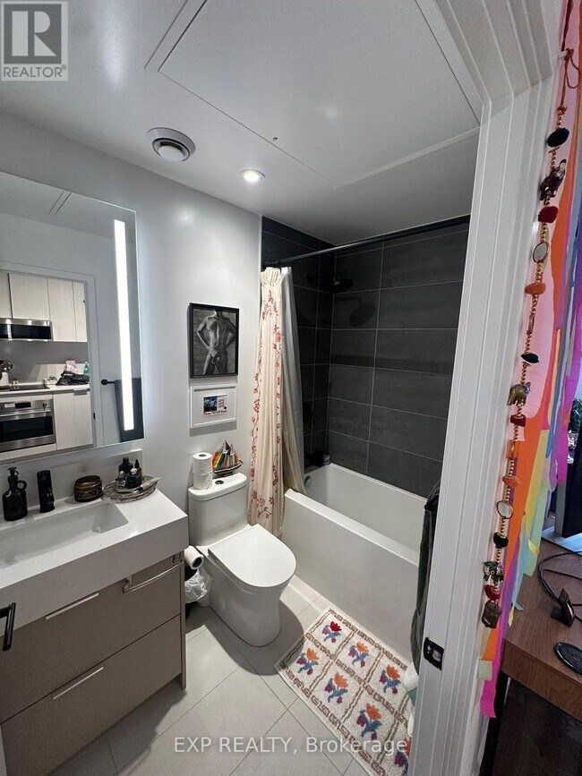 308 Jarvis St in Toronto, ON - Building Photo - Building Photo