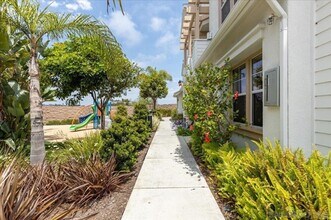840 Harbor Cliff Way in Oceanside, CA - Building Photo - Building Photo