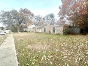 1516 Circle Ln in Bedford, TX - Building Photo - Building Photo