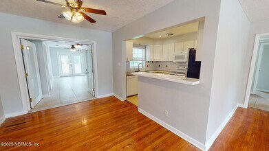 8229 Hogan Rd in Jacksonville, FL - Building Photo - Building Photo