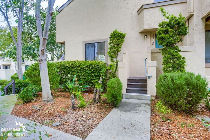 8435 Via Mallorca in San Diego, CA - Building Photo