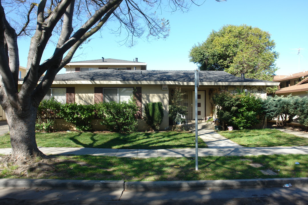 1409 Lexington Dr in San Jose, CA - Building Photo